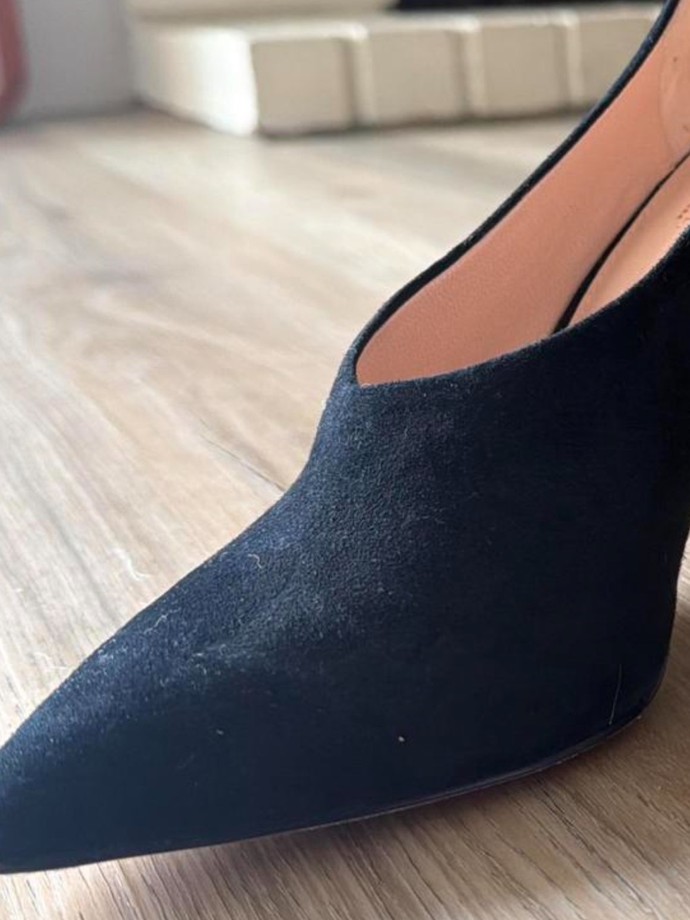Rachel Zoe Black Suede Pointed Stiletto heels. Very good condition - Picture 4 of 4